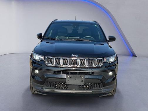 Diamond Black Crystal Pearlcoat 2024 Jeep Compass Latitude
