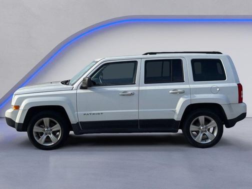 Bright White Clearcoat 2013 Jeep Patriot Latitude