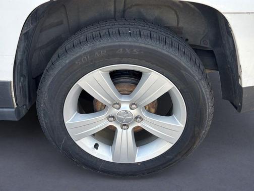 Bright White Clearcoat 2013 Jeep Patriot Latitude