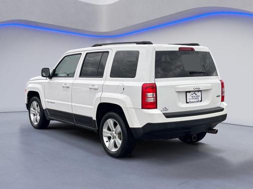 Bright White Clearcoat 2013 Jeep Patriot Latitude