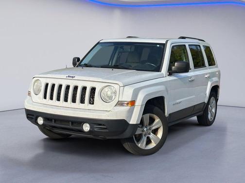Bright White Clearcoat 2013 Jeep Patriot Latitude