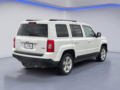 Bright White Clearcoat 2013 Jeep Patriot Latitude