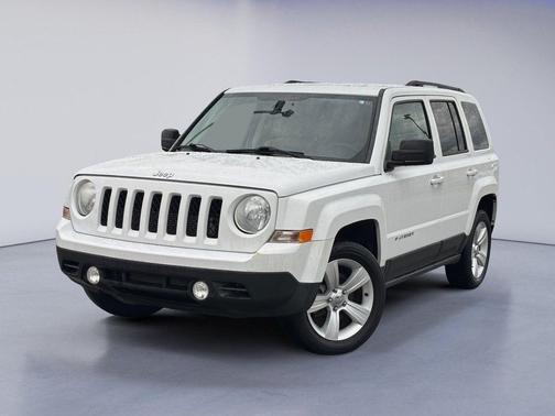 Bright White Clearcoat 2013 Jeep Patriot Latitude