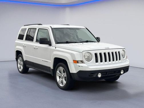 Bright White Clearcoat 2013 Jeep Patriot Latitude