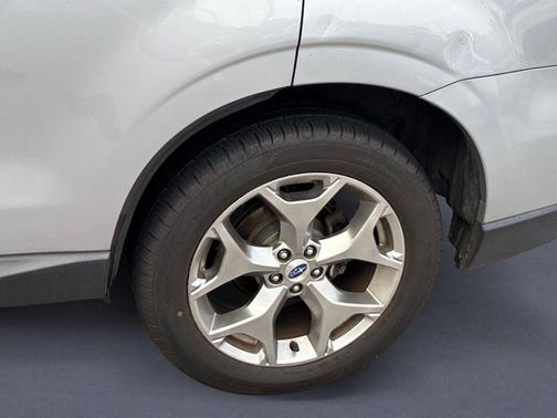 Ice Silver Metallic 2017 Subaru Forester 2.5i Touring