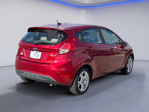Ruby Red Metallic 2016 Ford Fiesta SE
