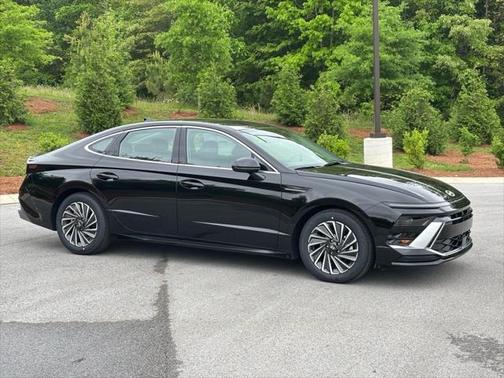 2025 Hyundai SONATA Hybrid SE