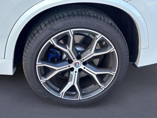 Mineral White Metallic 2023 BMW X5 M50i