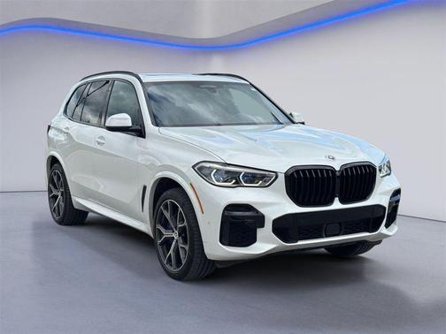 Mineral White Metallic 2023 BMW X5 M50i