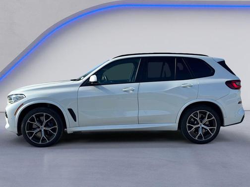 Mineral White Metallic 2023 BMW X5 M50i