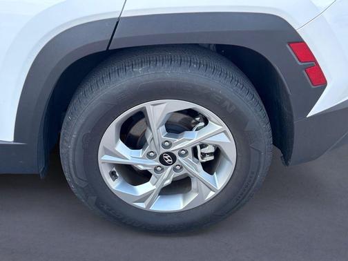 White Pearl 2024 Hyundai TUCSON SEL