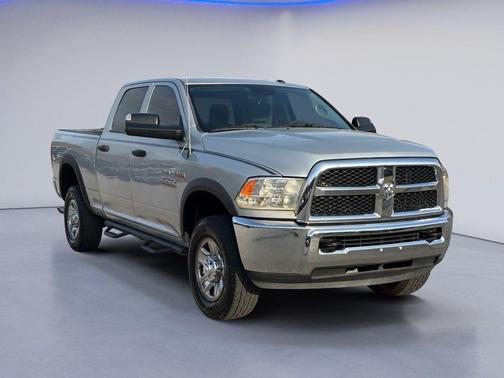 2017 RAM 2500 Tradesman Crew Cab 4x4 6'4' Box