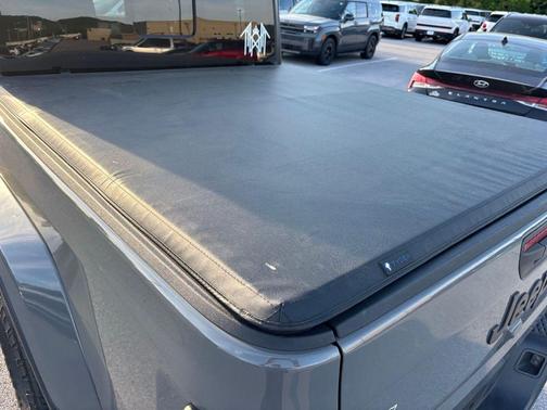Sting-Gray Clearcoat 2021 Jeep Gladiator Willys 4x4