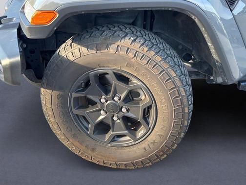 Sting-Gray Clearcoat 2021 Jeep Gladiator Willys 4x4