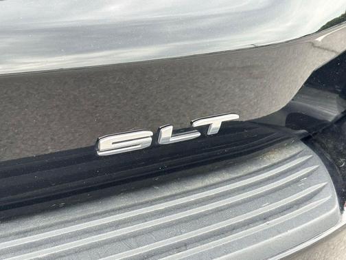 Onyx Black 2024 GMC Yukon SLT