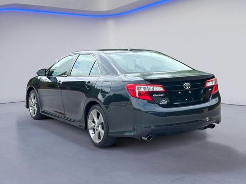 Parisian Night Pearl 2014 Toyota Camry SE