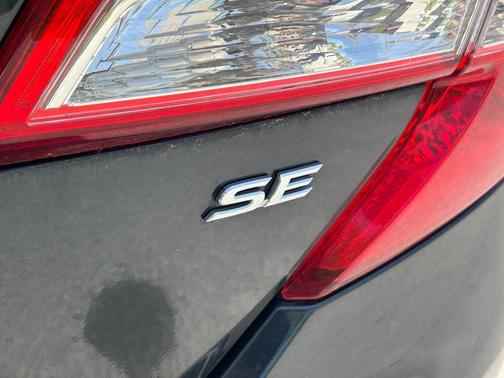 Parisian Night Pearl 2014 Toyota Camry SE