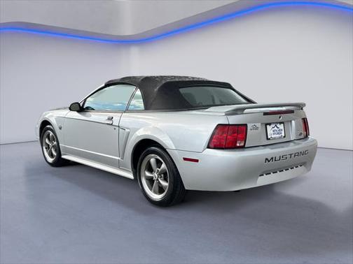2004 Ford Mustang Deluxe