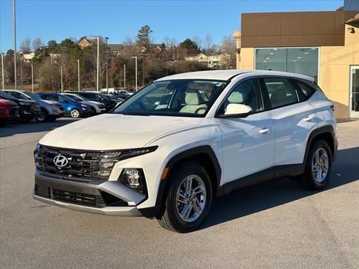 White Pearl 2025 Hyundai TUCSON SE