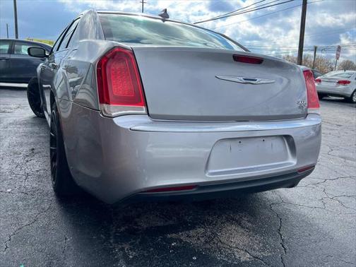 2017 Chrysler 300C Platinum