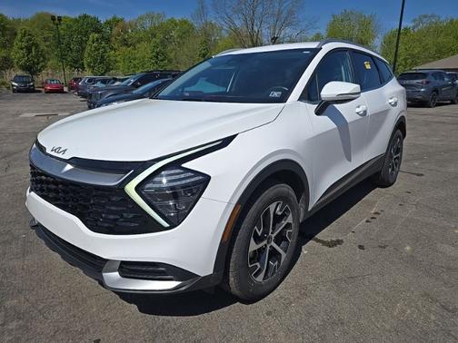 White Pearl 2024 Kia Sportage EX