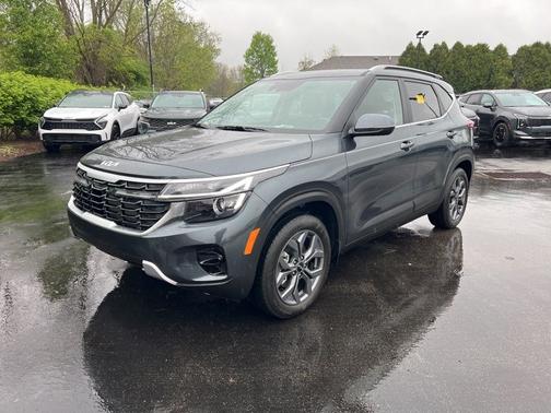 Gray 2024 Kia Seltos S