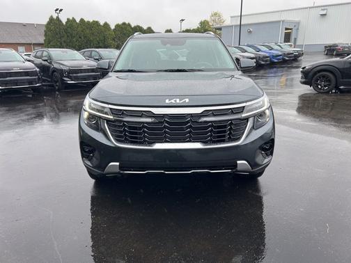 Gray 2024 Kia Seltos S