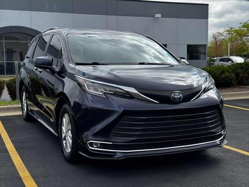 2021 Toyota Sienna XLE 8 Passenger
