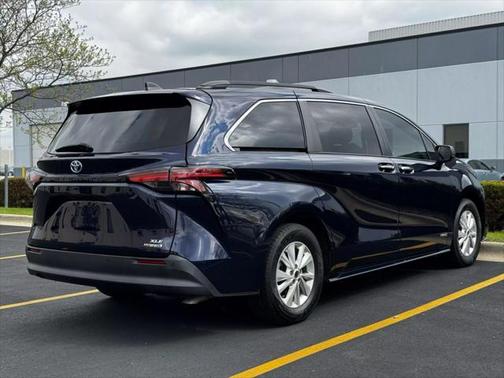 2021 Toyota Sienna XLE 8 Passenger