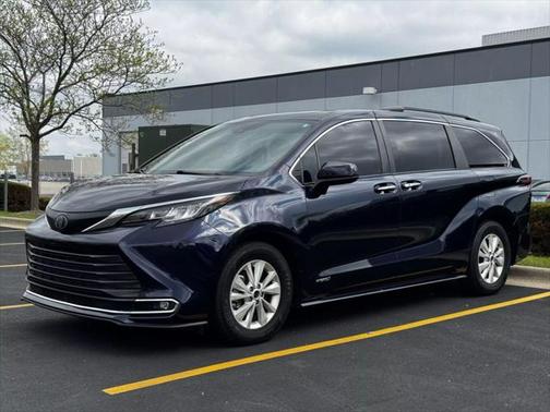 2021 Toyota Sienna XLE 8 Passenger