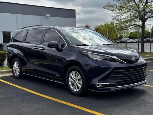 2021 Toyota Sienna XLE 8 Passenger