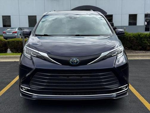 2021 Toyota Sienna XLE 8 Passenger