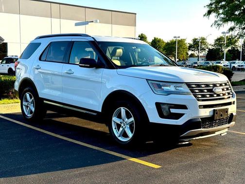 White 2016 Ford Explorer XLT