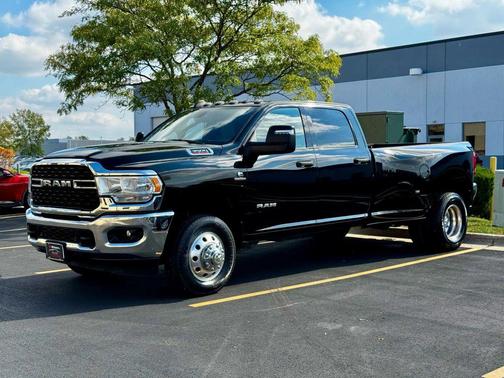 2024 RAM 3500 Big Horn Crew Cab 4x4 8' Box