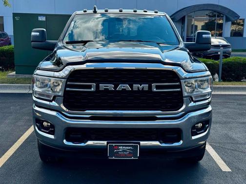 2024 RAM 3500 Big Horn Crew Cab 4x4 8' Box