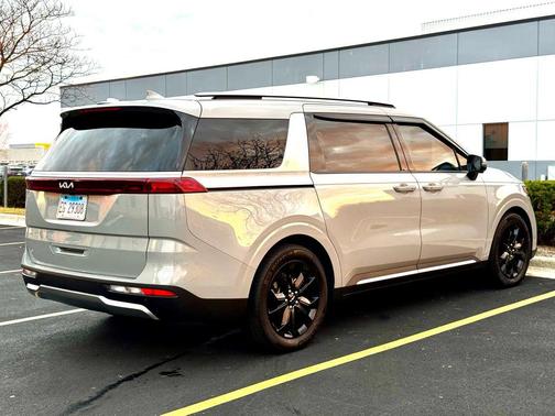 2024 Kia Carnival SX