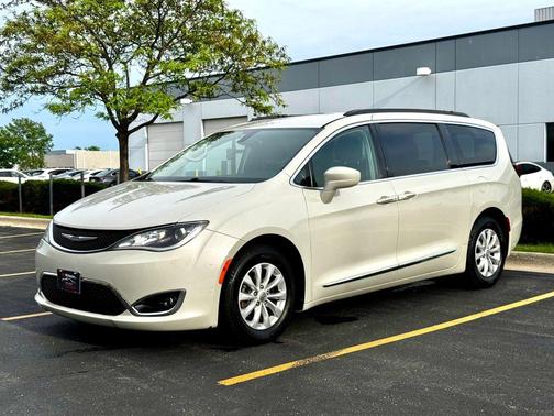 Tusk White 2017 Chrysler Pacifica Touring-L