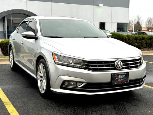 Reflex Silver Metallic 2018 Volkswagen Passat 2.0T SE
