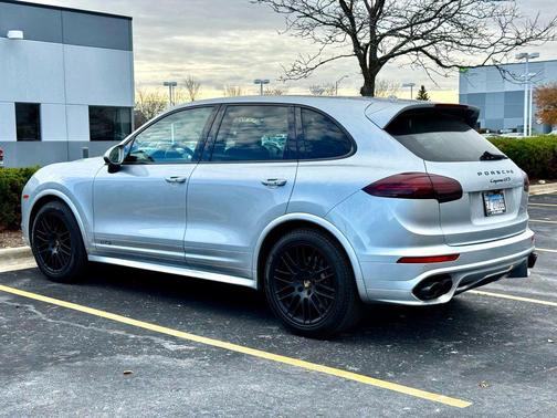 Rhodium Silver Metallic 2018 Porsche Cayenne GTS