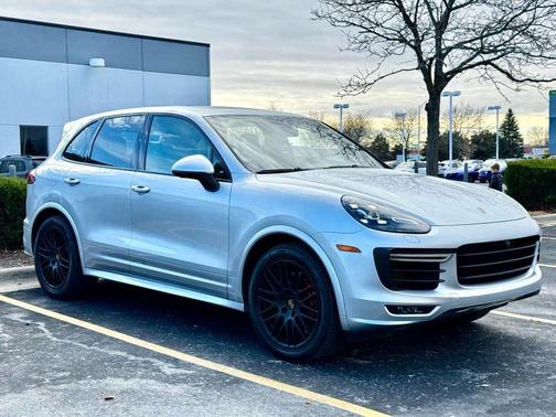 Rhodium Silver Metallic 2018 Porsche Cayenne GTS