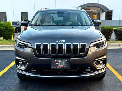 Granite Crystal Metallic Clearcoat 2019 Jeep Cherokee Overland