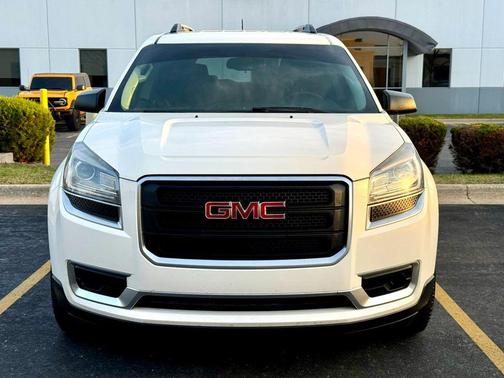 White 2015 GMC Acadia SLE-1