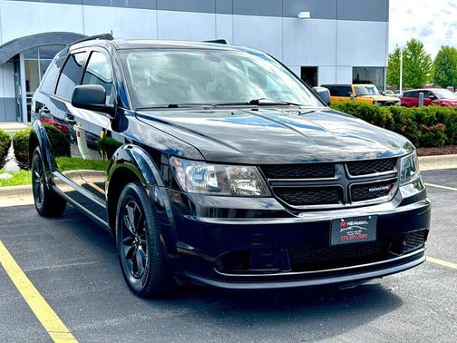 Pitch Black Clearcoat 2020 Dodge Journey SE Value