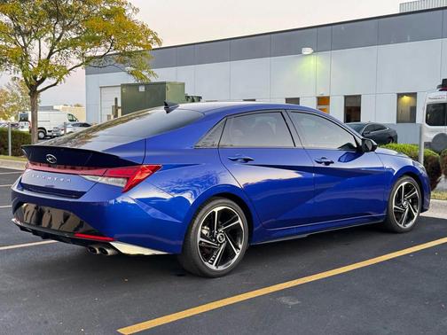 2023 Hyundai ELANTRA SE