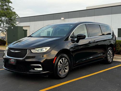 2022 Chrysler Pacifica Hybrid Touring L