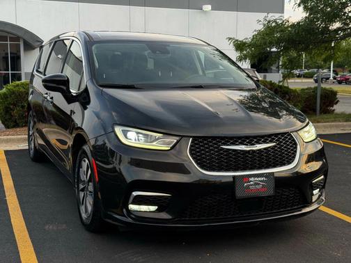 2022 Chrysler Pacifica Hybrid Touring L