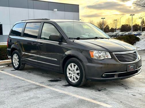 2016 Chrysler Town & Country Touring