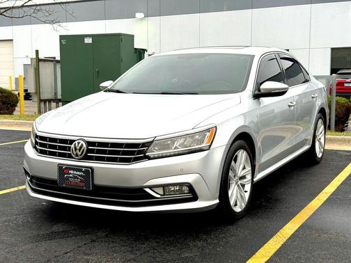Reflex Silver Metallic 2018 Volkswagen Passat 2.0T SE