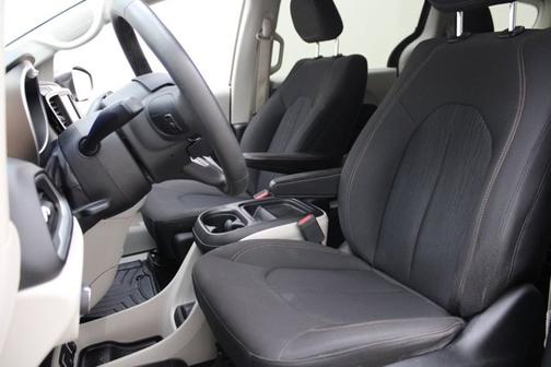 Granite Crystal Clearcoat Metallic 2018 Chrysler Pacifica TOURING PLUS