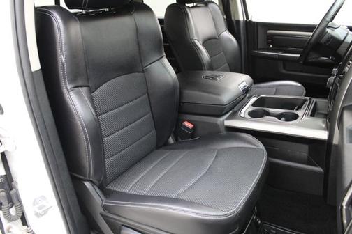 Bright White Clearcoat 2018 RAM 1500 SPORT